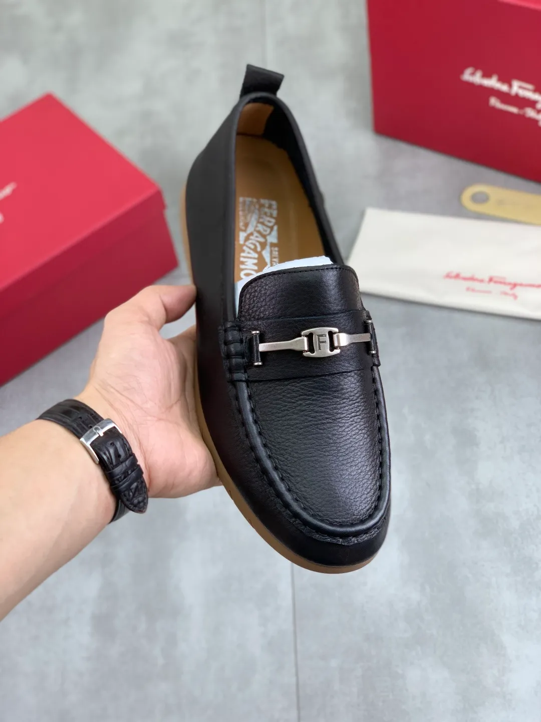 Men's shoes 💰P480 New model [Ferragamo/Ferragamo] Latest model Original imported calfskin, imported pigskin lining + original luxury metal buckle + original rubber outsole Soft and comfortable Size number: 38-44